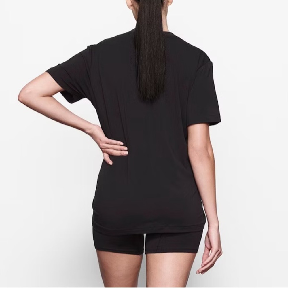 SKIMS Black Short Sleeve Tee - Picture 3 of 4